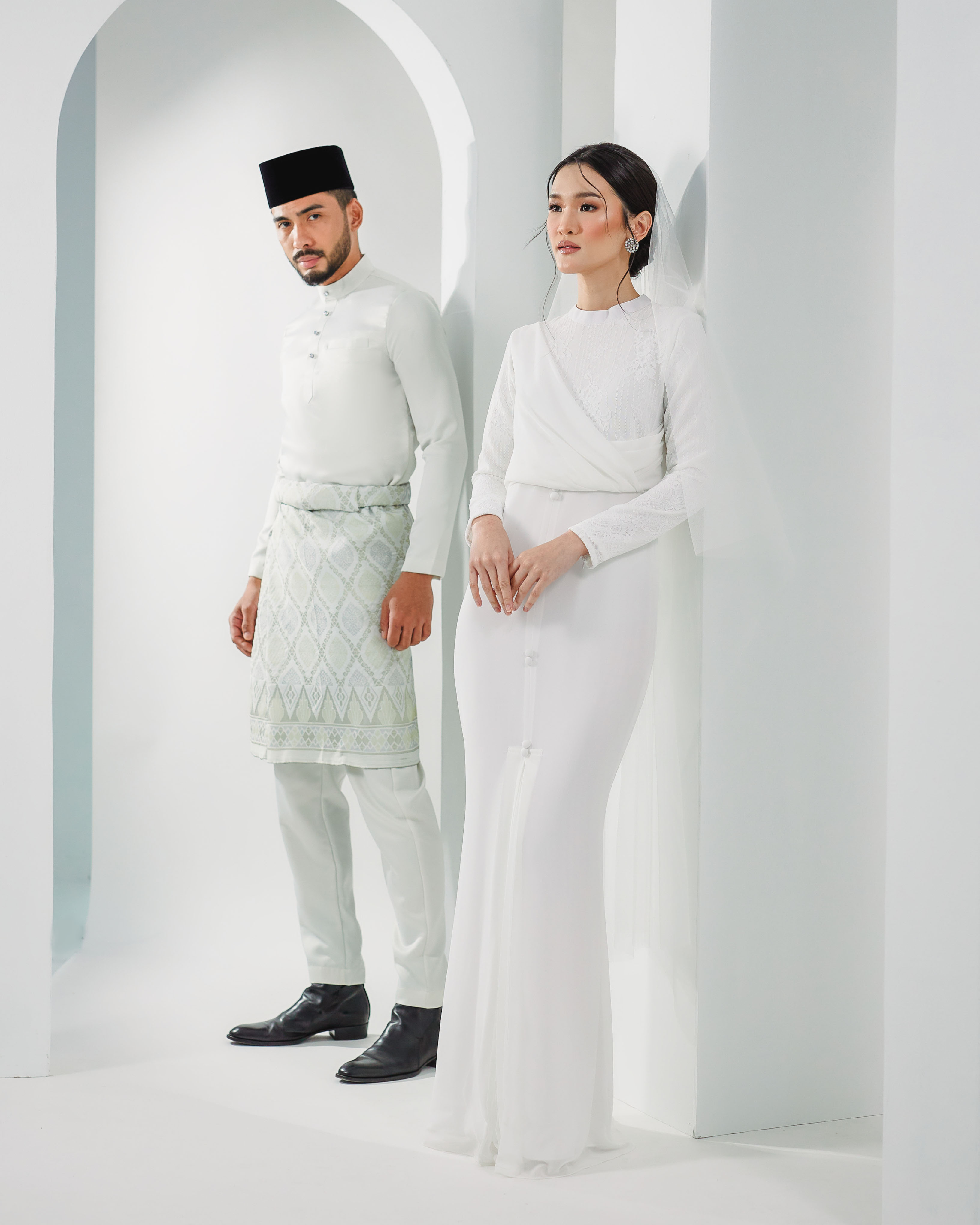 DIAN DRESS IN OFF WHITE